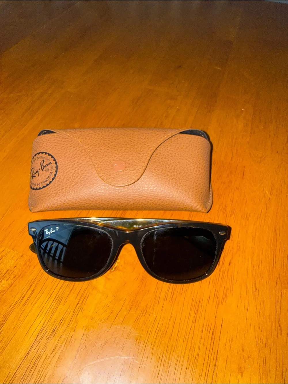 Ray-Ban Black Wayfarer Sunglasses with Brown Case- tortoise